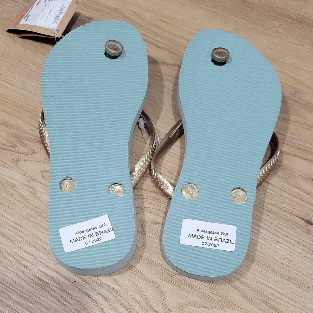 Havaianas Blue and Gold Sandals with Floral Design - Picture 3 of 7